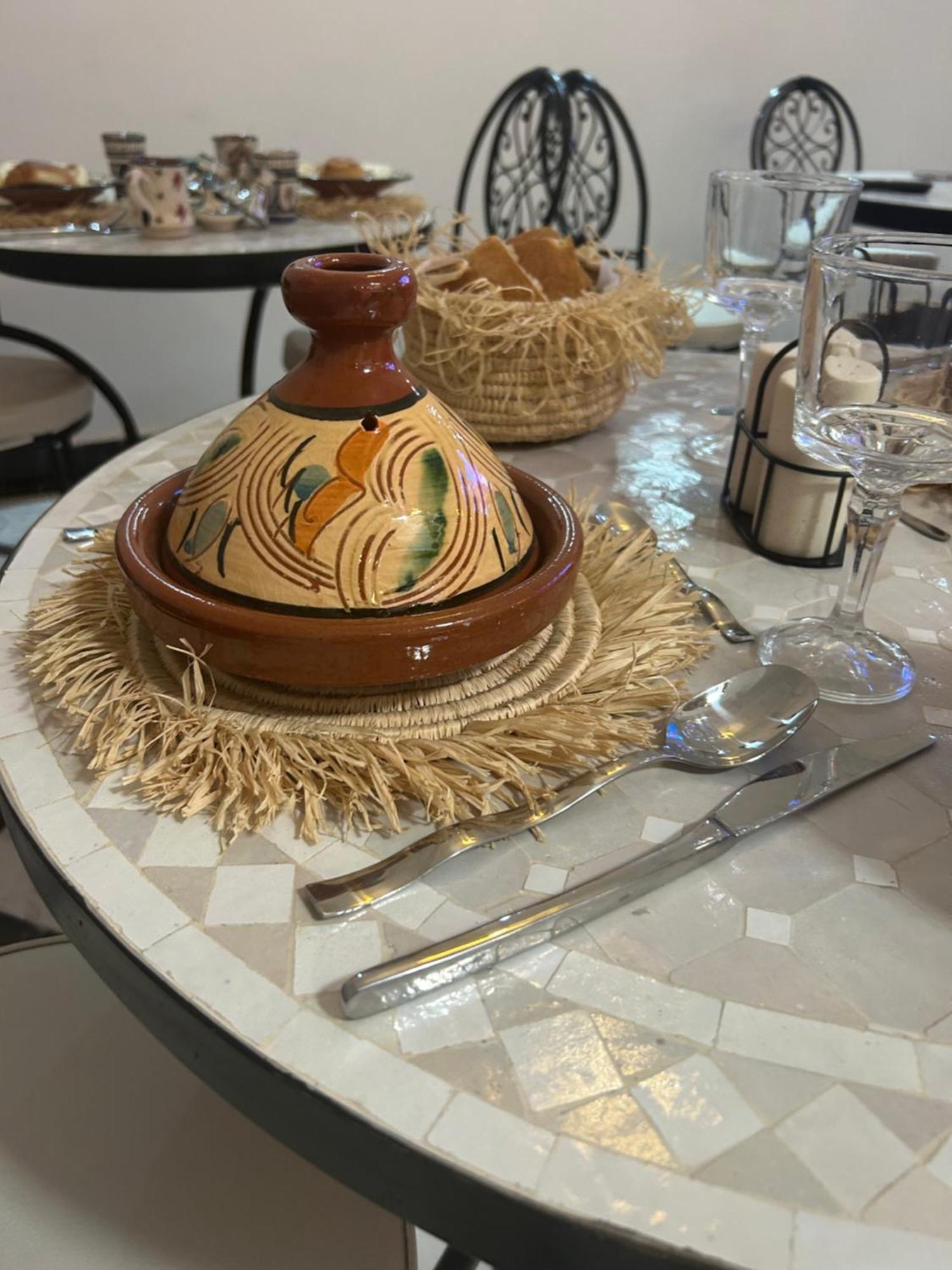 Riad Amazing Amazigh Avec Jacuzzi Petit Dejeuner Compris Avec Aussi Chambres Familiales Pres De La Place Jemaa El Fna มาร์ราเกช ภายนอก รูปภาพ