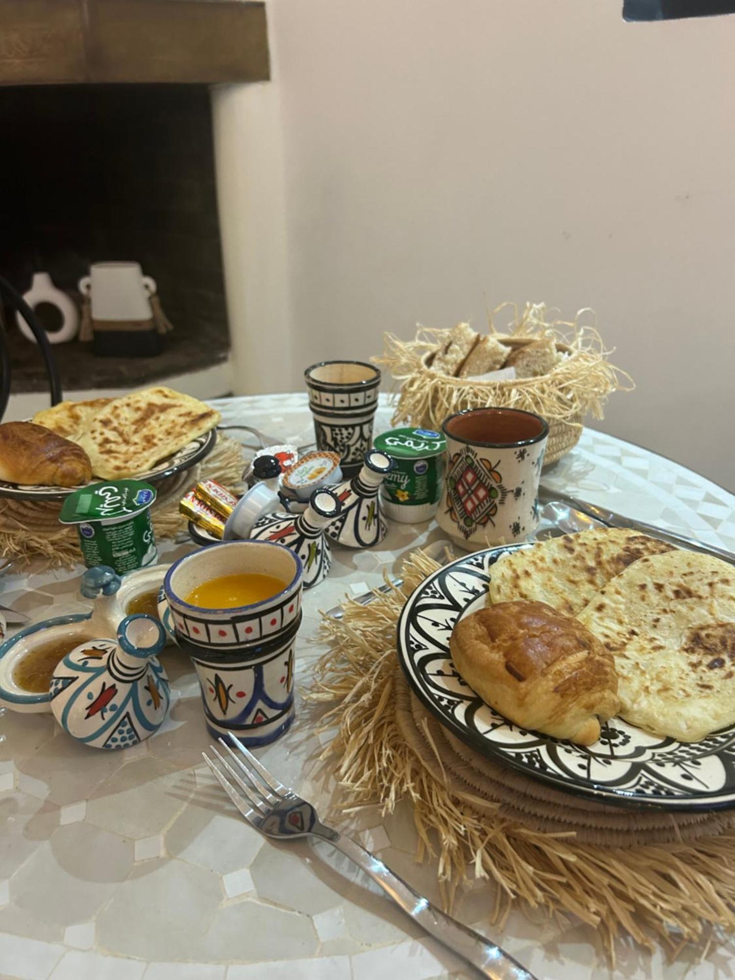 Riad Amazing Amazigh Avec Jacuzzi Petit Dejeuner Compris Avec Aussi Chambres Familiales Pres De La Place Jemaa El Fna มาร์ราเกช ภายนอก รูปภาพ
