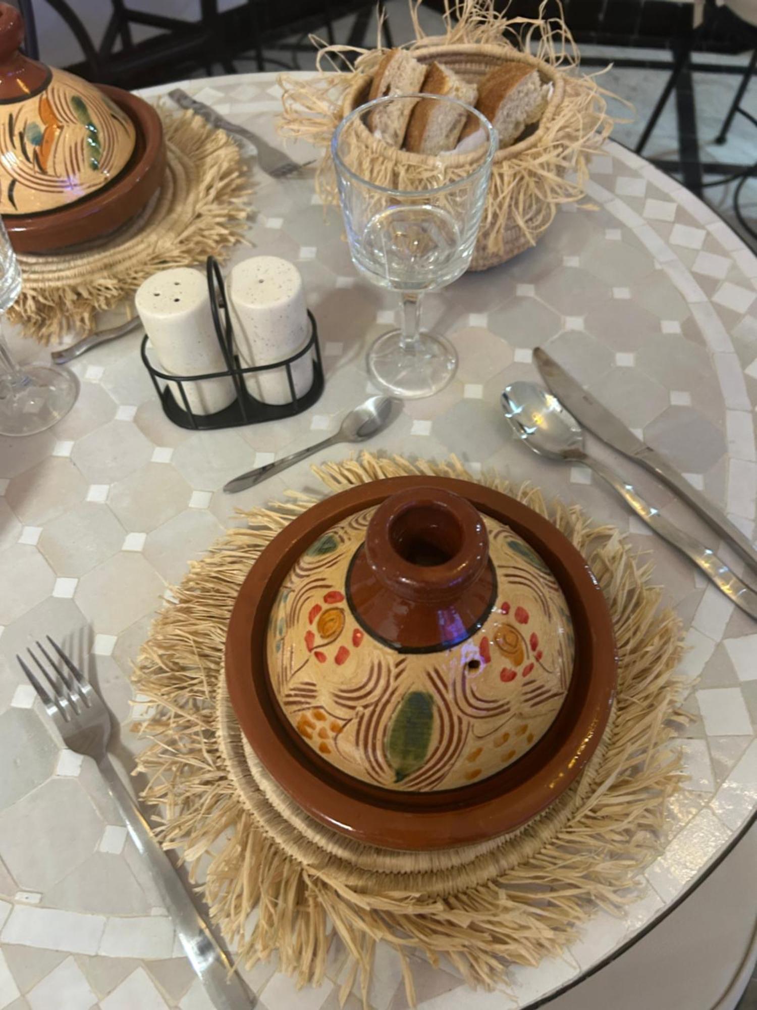 Riad Amazing Amazigh Avec Jacuzzi Petit Dejeuner Compris Avec Aussi Chambres Familiales Pres De La Place Jemaa El Fna มาร์ราเกช ภายนอก รูปภาพ