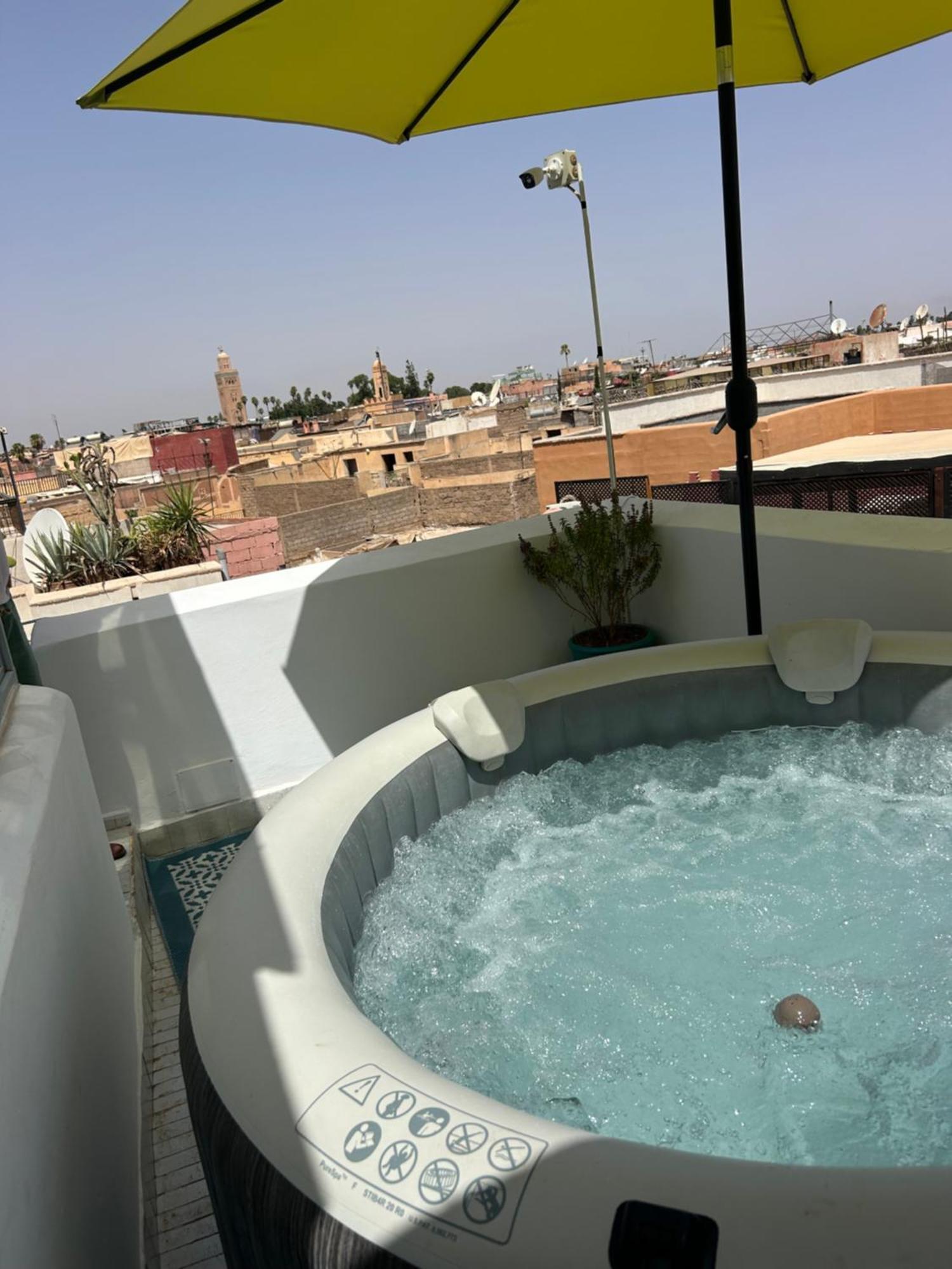 Riad Amazing Amazigh Avec Jacuzzi Petit Dejeuner Compris Avec Aussi Chambres Familiales Pres De La Place Jemaa El Fna มาร์ราเกช ภายนอก รูปภาพ