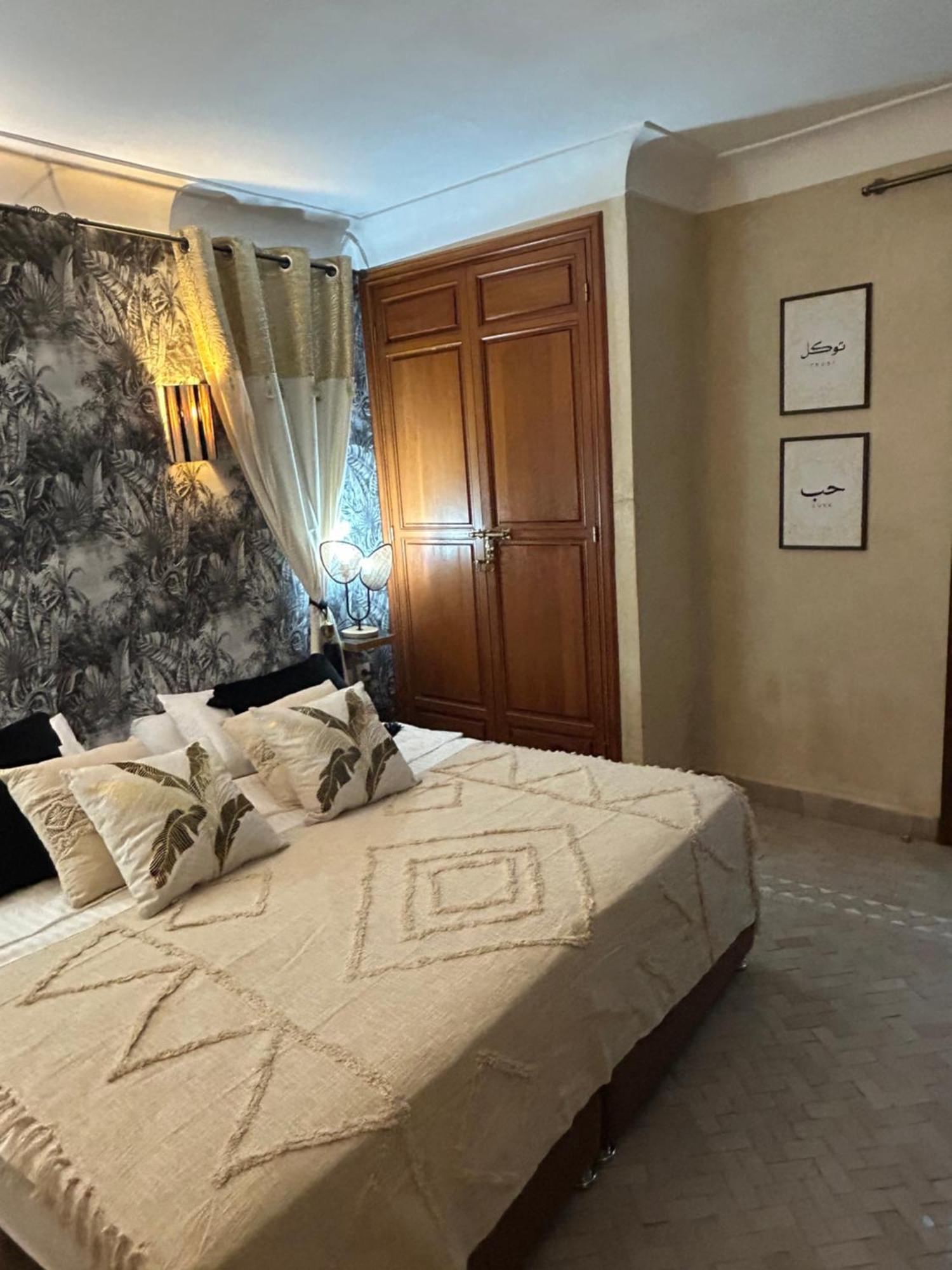 Riad Amazing Amazigh Avec Jacuzzi Petit Dejeuner Compris Avec Aussi Chambres Familiales Pres De La Place Jemaa El Fna มาร์ราเกช ภายนอก รูปภาพ