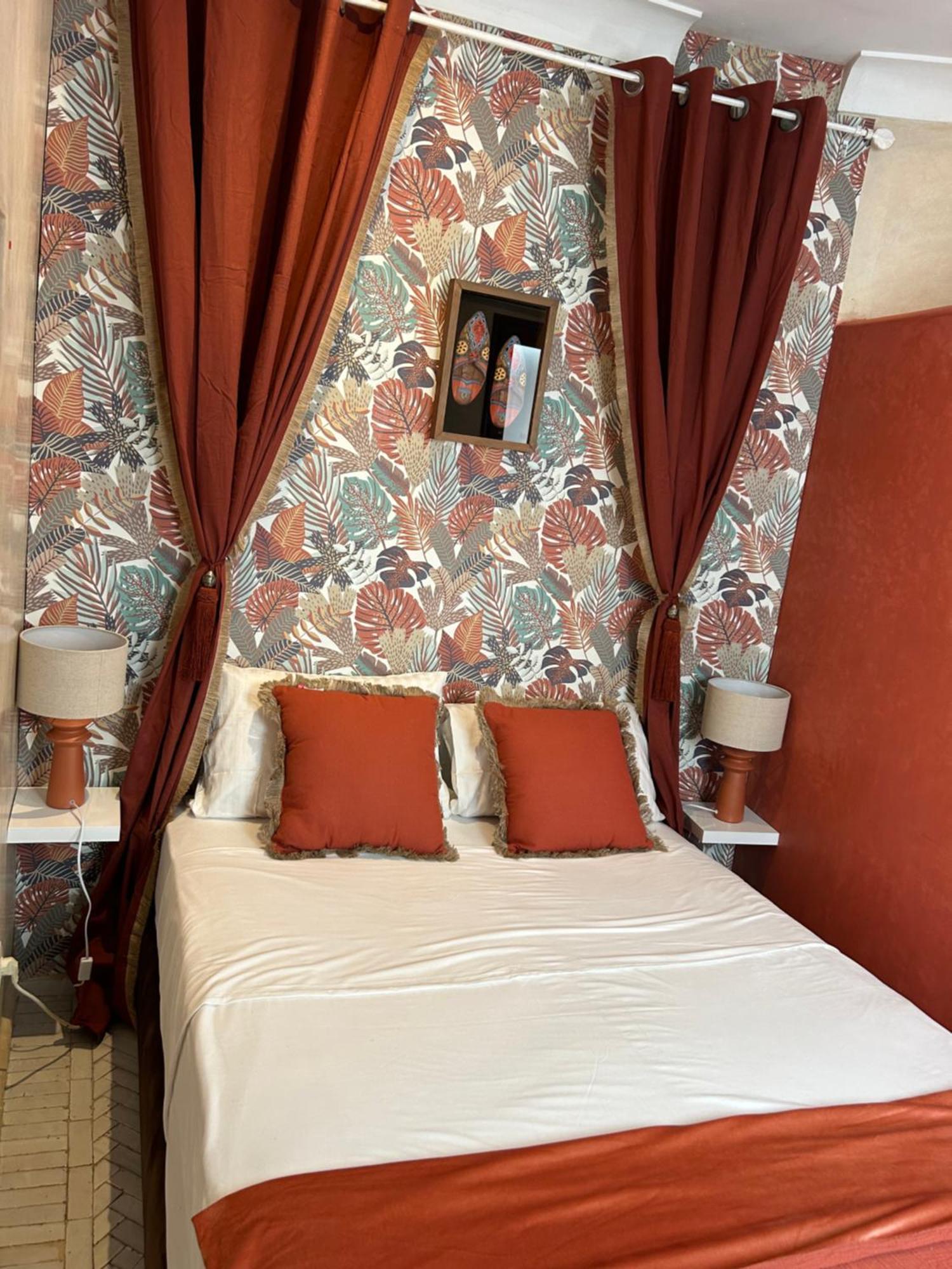 Riad Amazing Amazigh Avec Jacuzzi Petit Dejeuner Compris Avec Aussi Chambres Familiales Pres De La Place Jemaa El Fna มาร์ราเกช ภายนอก รูปภาพ