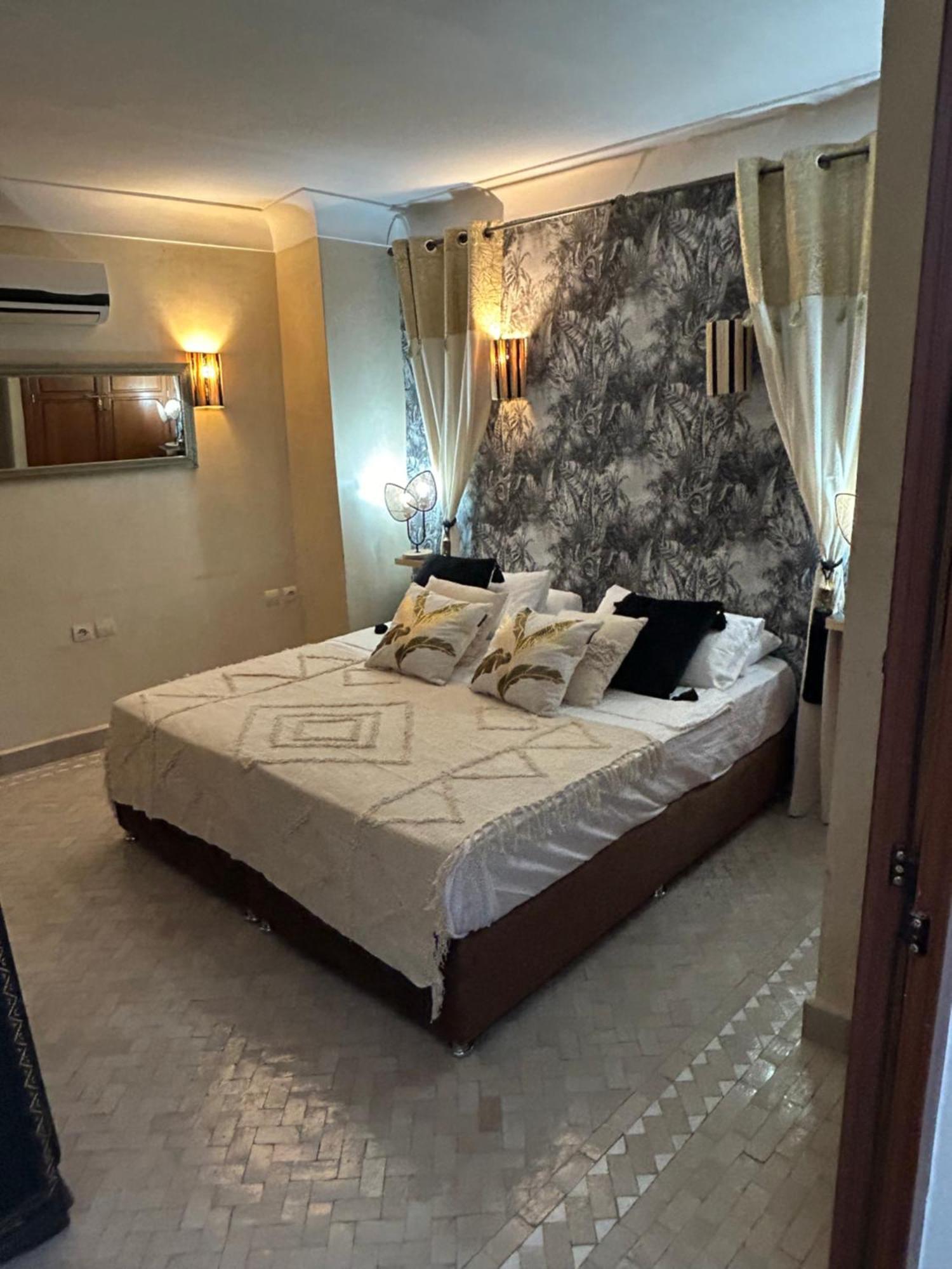 Riad Amazing Amazigh Avec Jacuzzi Petit Dejeuner Compris Avec Aussi Chambres Familiales Pres De La Place Jemaa El Fna มาร์ราเกช ภายนอก รูปภาพ