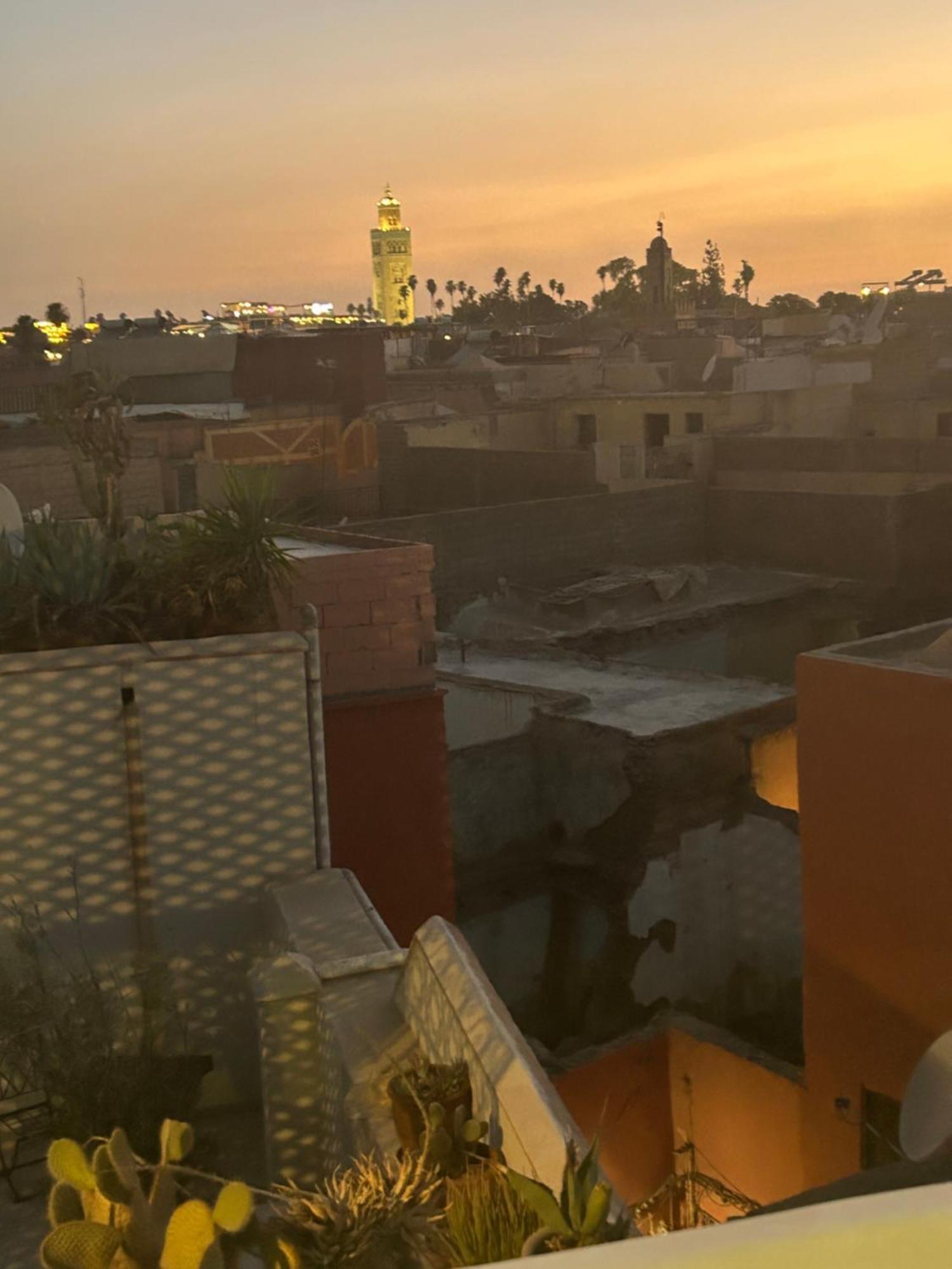 Riad Amazing Amazigh Avec Jacuzzi Petit Dejeuner Compris Avec Aussi Chambres Familiales Pres De La Place Jemaa El Fna มาร์ราเกช ภายนอก รูปภาพ