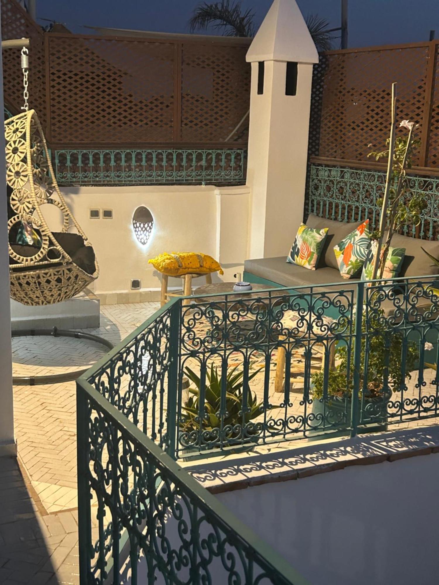 Riad Amazing Amazigh Avec Jacuzzi Petit Dejeuner Compris Avec Aussi Chambres Familiales Pres De La Place Jemaa El Fna มาร์ราเกช ภายนอก รูปภาพ