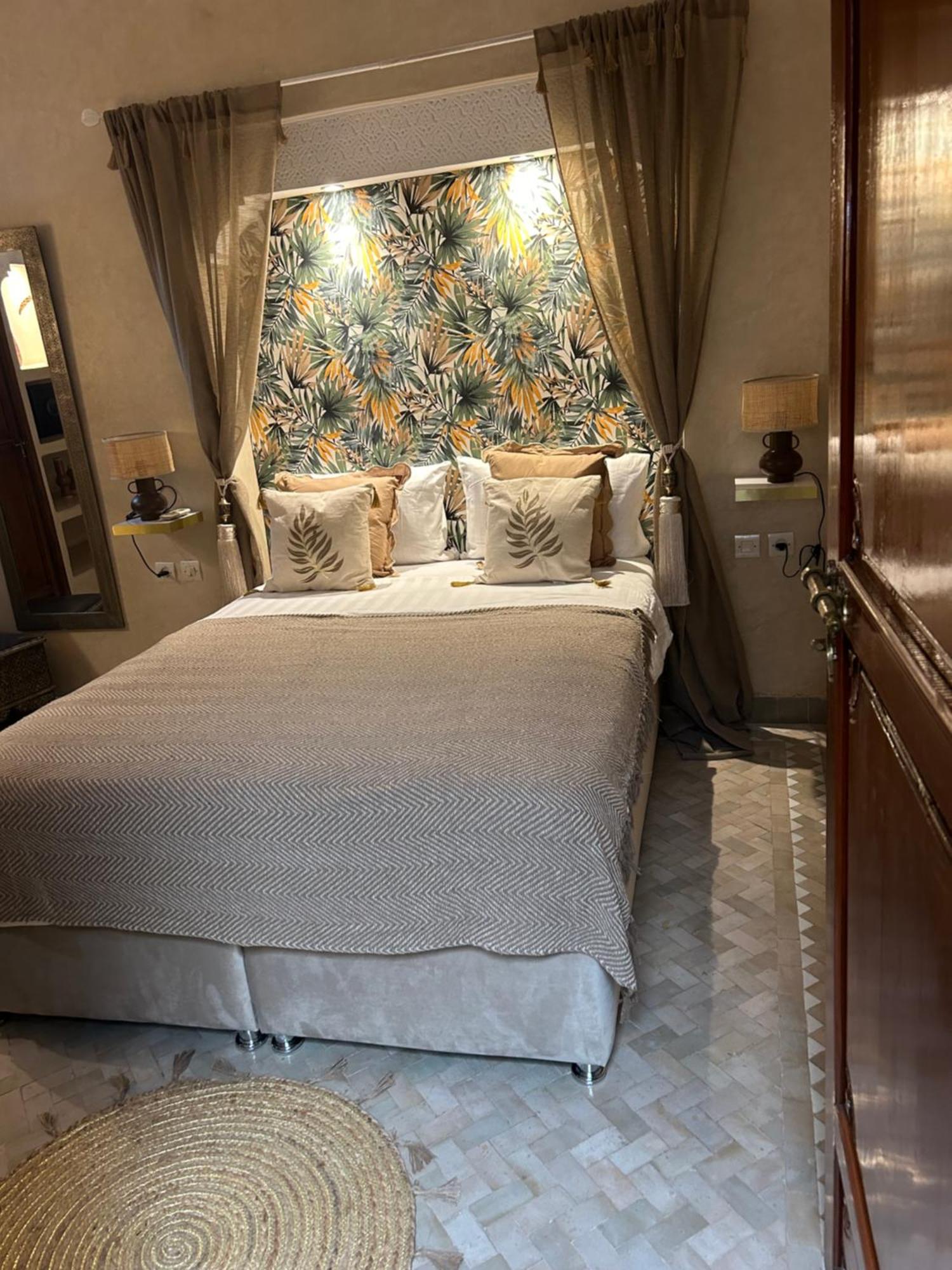 Riad Amazing Amazigh Avec Jacuzzi Petit Dejeuner Compris Avec Aussi Chambres Familiales Pres De La Place Jemaa El Fna มาร์ราเกช ภายนอก รูปภาพ